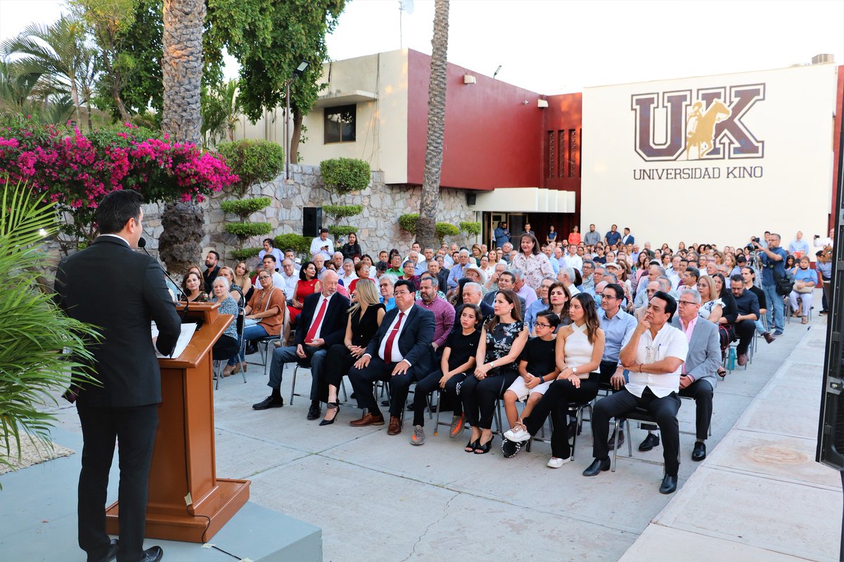 Universidad Kino fue sede de la presentación del libro "Postales de pequeñas historias" del respetable y honorable Dr. Don Samuel Ocaña García, Ex - Gobernador del Estado de Sonora. 
#PresentaciónDeLibro #SamuelOcañaGarcía #PostalesdePequeñasHistorias #UniversidadKino