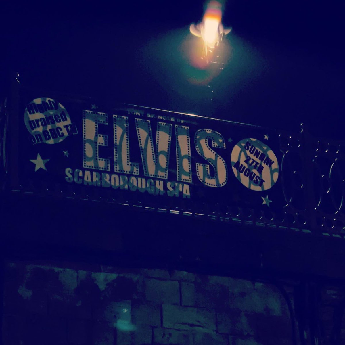 jowhiley's tweet photo. FANTASTIC @90santhems show tonight 🙌💫🌟
I’ve never been to Scarborough before - amazing town and amazing people. Am definitely coming back! Thanks all for singing loudly and dancing wildly - you were a beautiful sight. I hope you had fun 💙

Tough act to follow Elvis though.. https://t.co/bLg97sSMpU