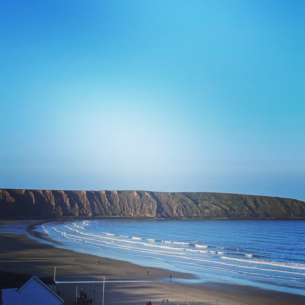 jowhiley's tweet photo. FANTASTIC @90santhems show tonight 🙌💫🌟
I’ve never been to Scarborough before - amazing town and amazing people. Am definitely coming back! Thanks all for singing loudly and dancing wildly - you were a beautiful sight. I hope you had fun 💙

Tough act to follow Elvis though.. https://t.co/bLg97sSMpU