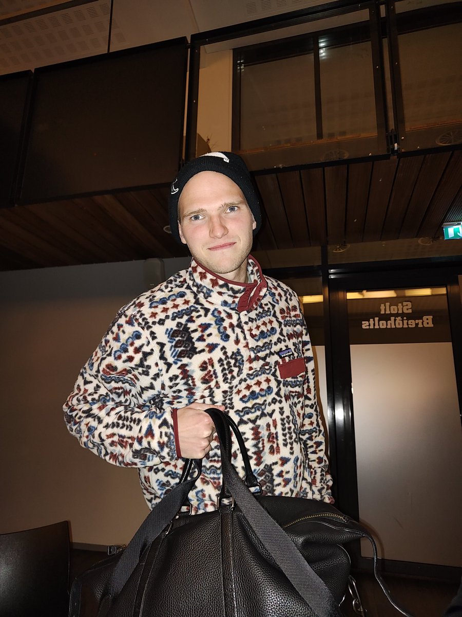 Eljohann4's tweet photo. Við fengum bara þetta pandoru box í fyrstu deildina. Öflin sem verða losuð er ekki hægt að beisla https://t.co/KN0OuOqhEj