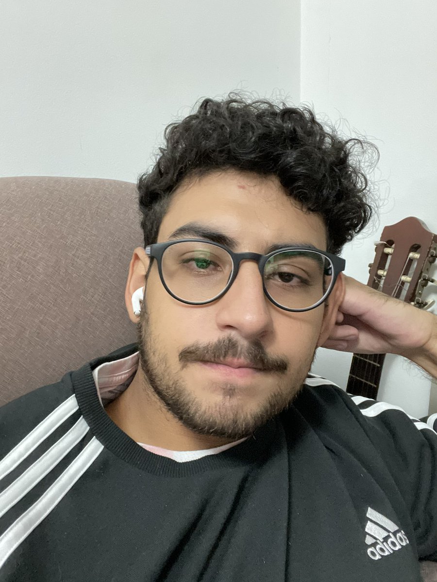 mathdavi's tweet photo. Nova skin desbloqueada: estou usando óculos novamente https://t.co/F6VYuqrBOU