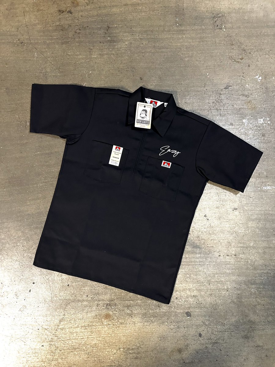 eazylosangeles's tweet photo. ☎️GIVEAWAY ☎️

The winner will receive this very limited piece. 

Enter: Follow &amp; RT with your size + tag a friend

Winner will be chosen Sunday 4/30/23 

Shirt releases Saturday 4/29/23 12PM PST at https://t.co/tdVrOCudo6 #eazycall #eazyla https://t.co/PgcgjWCXwu