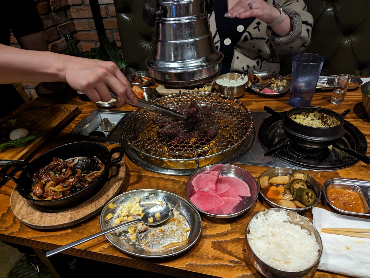 mryoobert's tweet photo. Good Korean BBQ brings me to tears 😭😭😭 and our waiter is a good sport although he thought Taehyung was Taeyang 🤣🤣🤣🤣 #AgustD_SUGA_Tour_in_US @Ot7JellOStan #Jongro https://t.co/D9bBUz7BJy