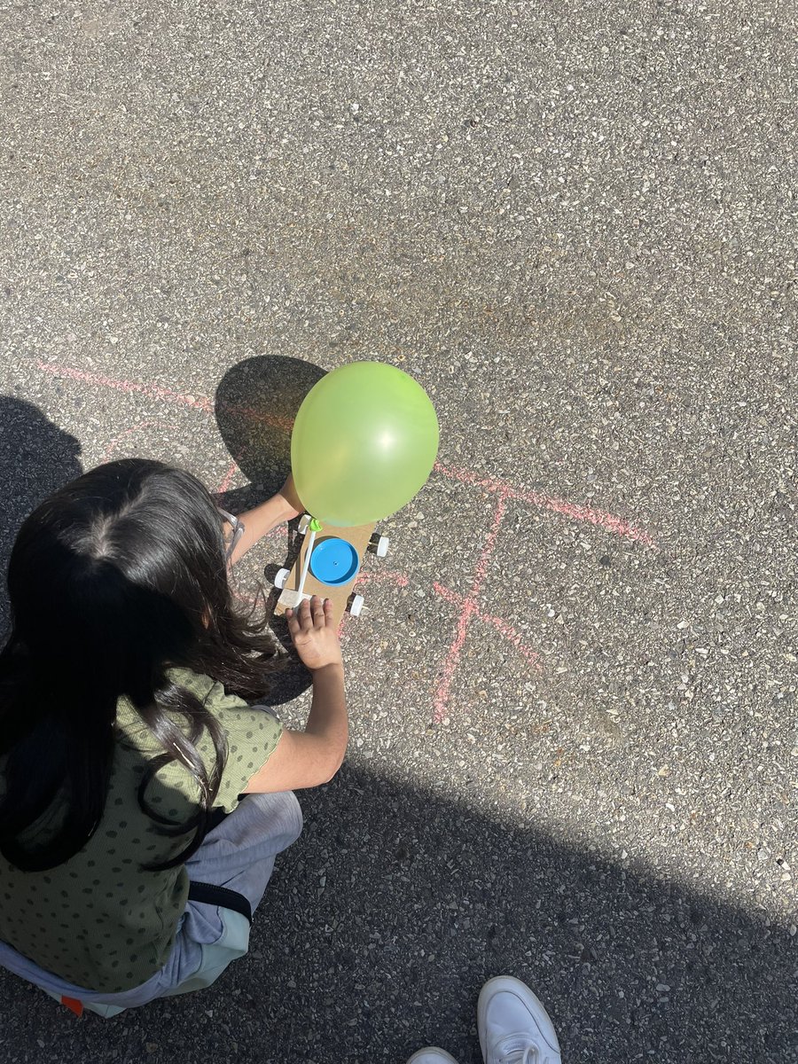 BPSHawks4's tweet photo. And they’re off! Testing and racing our balloon cars #BPSHawks4 #BPSHawkslearn https://t.co/DrpgVnVR6v