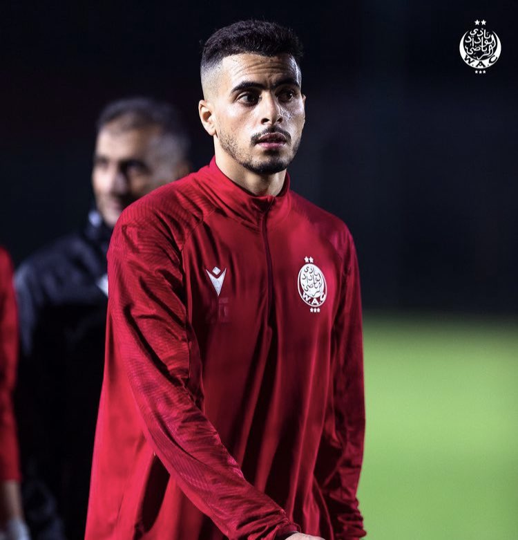 anouar24_o's tweet photo. @WACofficiel 
Machi courtois bl79 endi lbras long🧤 https://t.co/ZNznWzyf2k