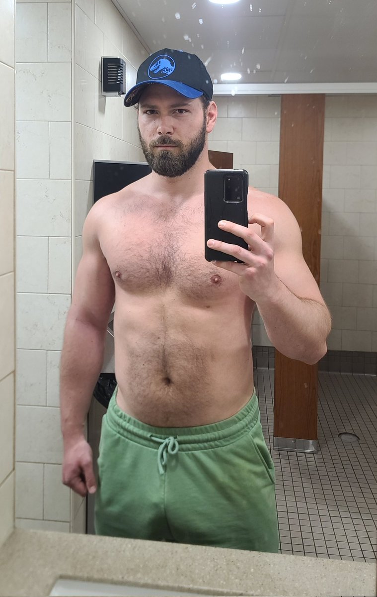 cbmjosh-on-twitter-got-a-quick-chest-day-in-at-the-gym-work-then