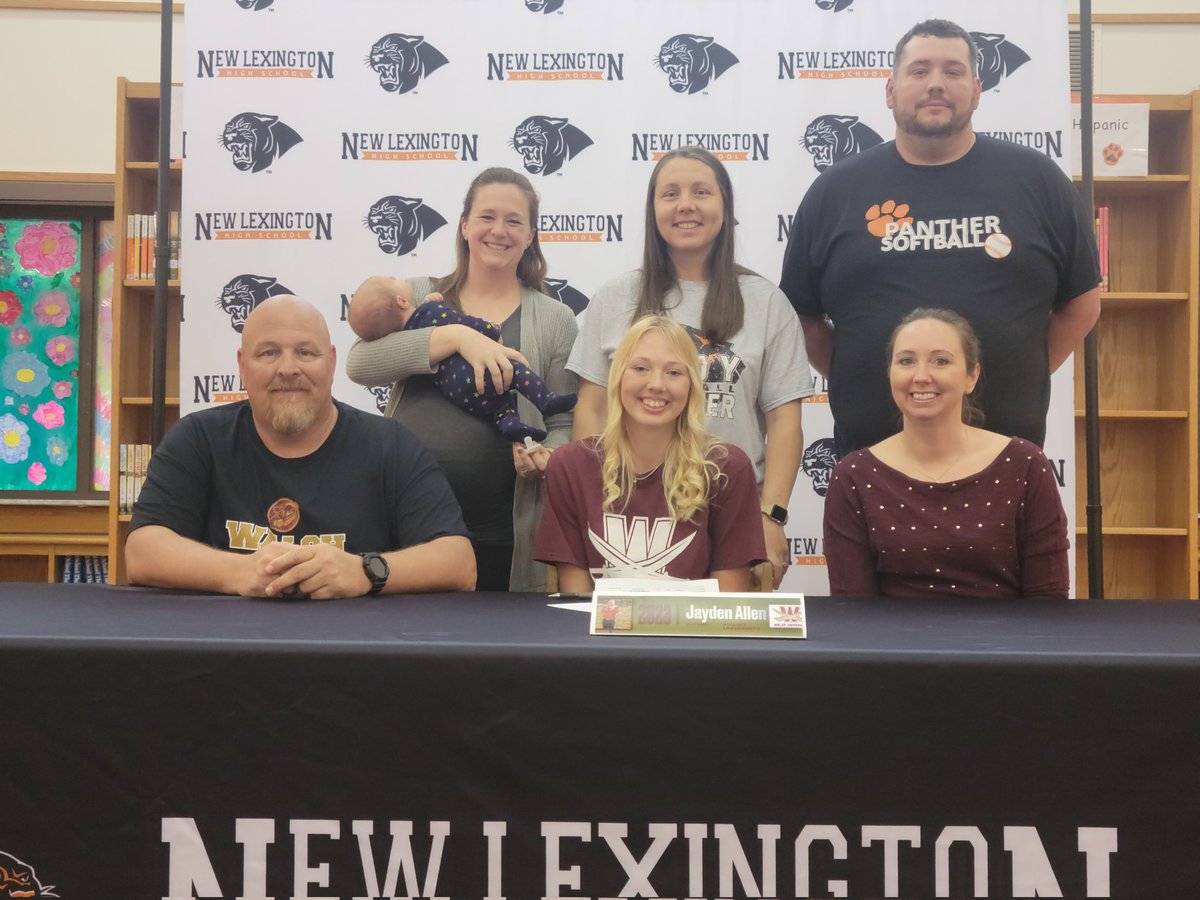 NewLexAthletics's tweet photo. A great evening celebrating three outstanding student athletes!  Congrats @kimkelloggb @AubriSpicer  @JaydenA89405134 https://t.co/79fSr5gbCy