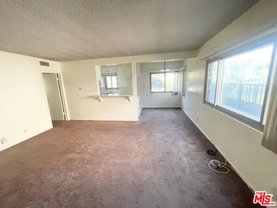 PreshaProps's tweet photo. Inglewood building w/ upgraded granite counters, tile &amp; stainless-steel stove. Central AC, Storage &amp; 2 Parking Spots. Living Room &amp; Dining Area. Rent now! 
Miles Presha
The Presha Properties Team/ Forward Inglewood
(323) 559 - 9362
Miles@PreshaProperties.com
#RealEstate #SouthLA https://t.co/kffScUyukg
