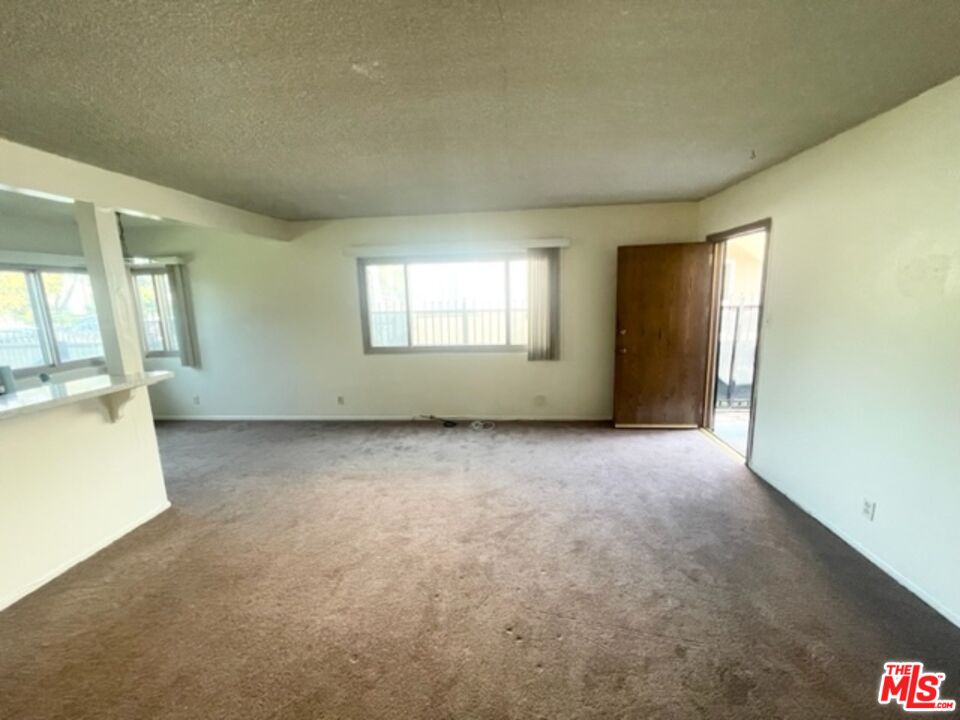 PreshaProps's tweet photo. Inglewood building w/ upgraded granite counters, tile &amp; stainless-steel stove. Central AC, Storage &amp; 2 Parking Spots. Living Room &amp; Dining Area. Rent now! 
Miles Presha
The Presha Properties Team/ Forward Inglewood
(323) 559 - 9362
Miles@PreshaProperties.com
#RealEstate #SouthLA https://t.co/kffScUyukg