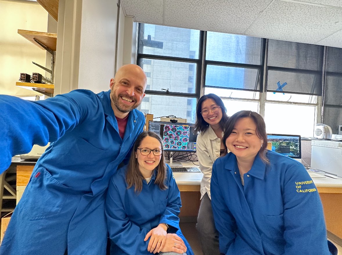 MikeKattahMD's tweet photo. go go gadget arm #labselfies … https://t.co/CVs2YNOpKP