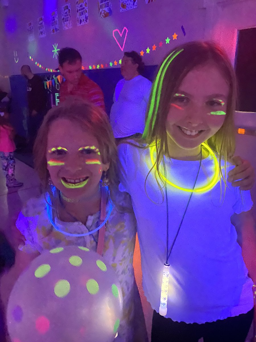 GigliottiVince's tweet photo. PTA Glow Dance. What a fun event. Thank you Angell PTA. #berkleydifference #angellisallthat https://t.co/6AuS3i2Nhu
