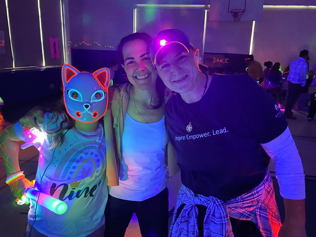 GigliottiVince's tweet photo. PTA Glow Dance. What a fun event. Thank you Angell PTA. #berkleydifference #angellisallthat https://t.co/D4A00tkwdD