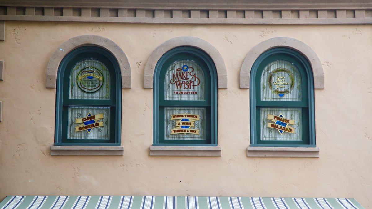 DisneyParks's tweet photo. We’re celebrating #WorldWishDay and 40+ years of granting wishes with @MakeAWish by dedicating three windows on Main Street, U.S.A. at @Disneyland park to Make-A-Wish. 🌟 Learn more about this special dedication: https://t.co/MtogrYgnih #DisneyWishes https://t.co/gsBX3vdyMP