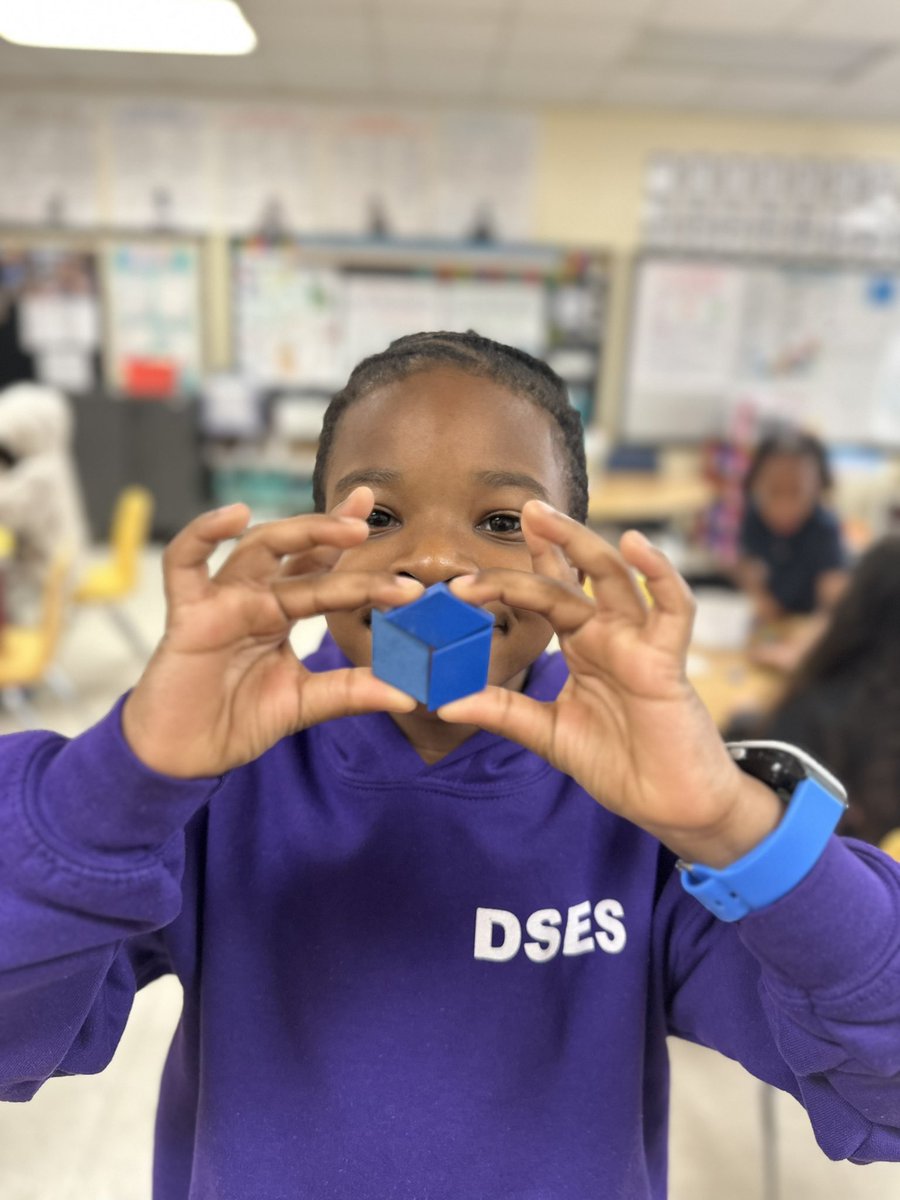 msobrienDSES's tweet photo. Partitioning with pattern blocks was a class fav this week as we learned about fractional parts! https://t.co/oRPCVOf9Zf