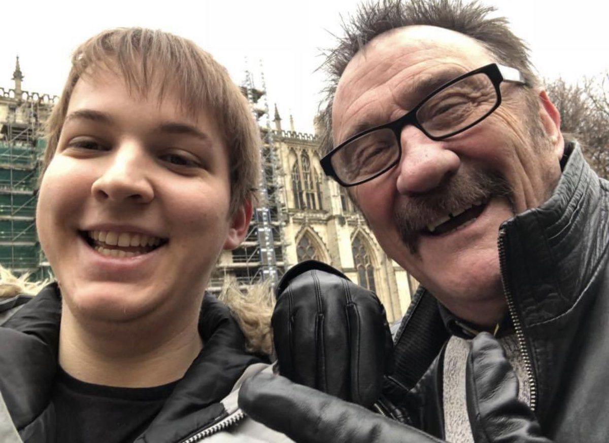 Cameron17Harris's tweet image. We need more physical comedy on TV, this is just iconic. @PaulChuckle2 is a national treasure! #OhDearOhDear #LateNightLycett