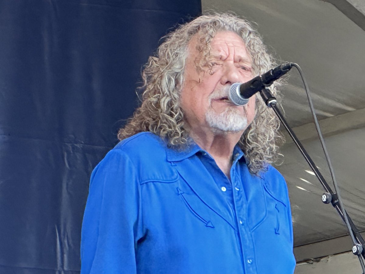 nolacat2's tweet photo. @RobertPlant thank you.  What an amazing way to spend an afternoon. https://t.co/87qQpBerWD