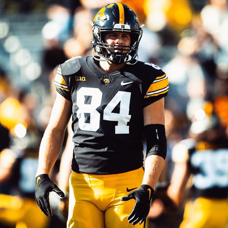 PFF_College's tweet photo. Detroit selects Iowa TE Sam LaPorta 34th overall

🔵 85.3 receiving grade last season (6th among TEs) https://t.co/KyoaJ21Vua