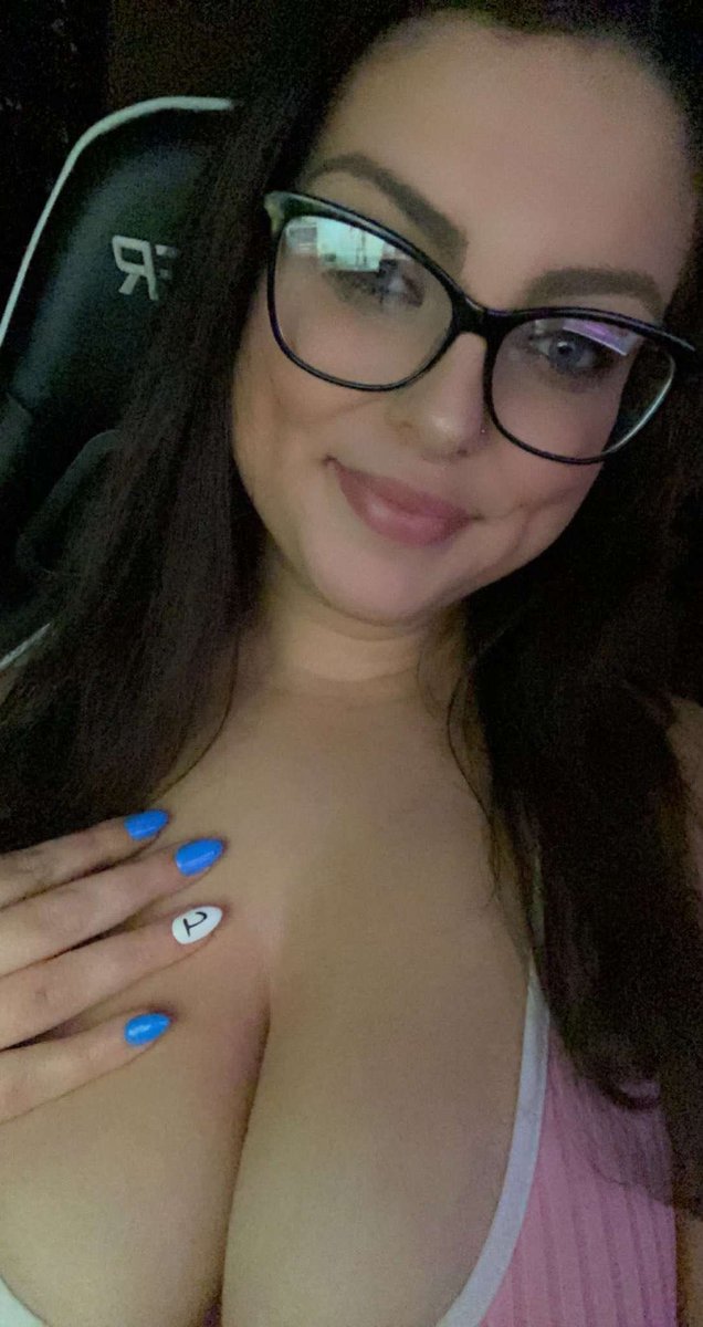 QueenIsSpicyyy's tweet photo. Curvy big titty brunettes with glasses do it better 💦💋Wanna see more? Link in bio 🌶️⛓️ https://t.co/yE3XUlA5TV