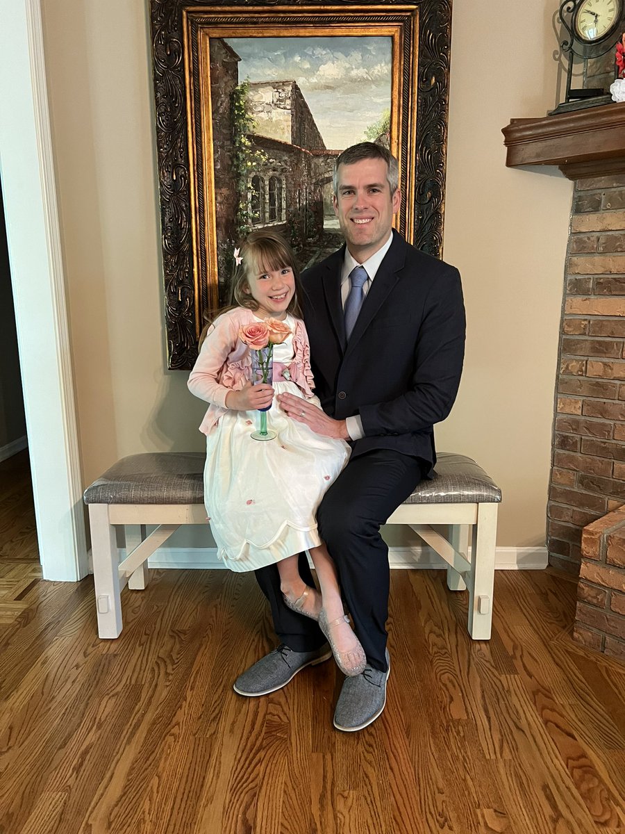 ShellElbert's tweet photo. Father Daughter Dance. You had your dress picked out 4 weeks in advance, @Notes4Claire https://t.co/iJyWtcc0Q8
