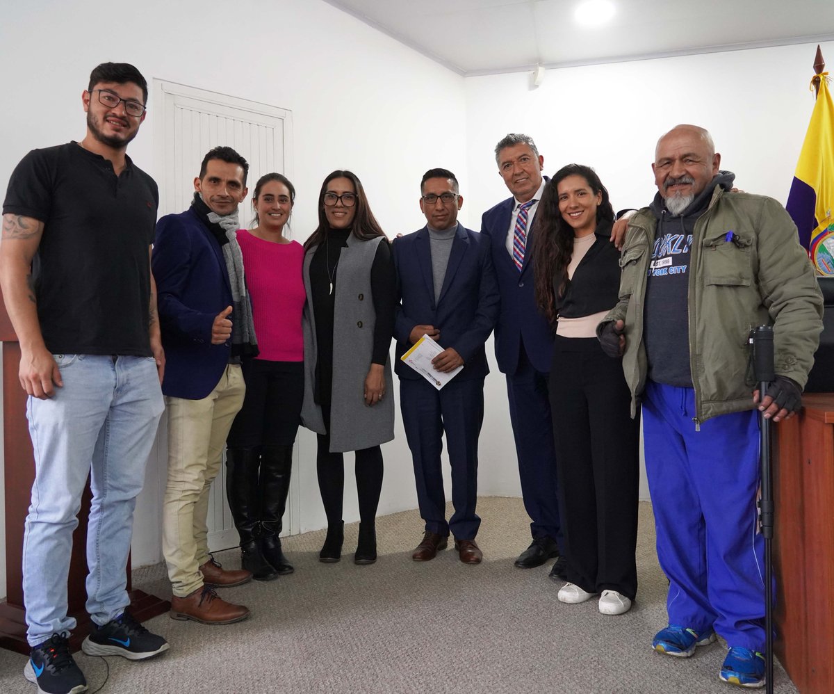 upsalesianaec's tweet photo. 👷‍En la #UPS sede #Cuenca se desarrolló la segunda jornada  de la “Gran Cruzada por la vialidad del #Azuay", evento impulsado con el objetivo de abrir un espacio de diálogo y análisis acerca de temas de vialidad, seguridad y economía, en el cual participaron estudiantes, docentes y profesionales de distintas áreas.

🤝 Agradecemos a todos los ponentes y estudiantes que participaron en esta jornada académica.

#UPSCuenca #UPSEcuador #VialidadAzuay