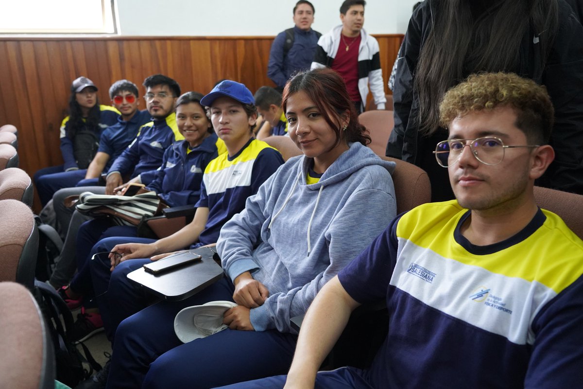 upsalesianaec's tweet photo. 👷‍En la #UPS sede #Cuenca se desarrolló la segunda jornada  de la “Gran Cruzada por la vialidad del #Azuay", evento impulsado con el objetivo de abrir un espacio de diálogo y análisis acerca de temas de vialidad, seguridad y economía, en el cual participaron estudiantes, docentes y profesionales de distintas áreas.

🤝 Agradecemos a todos los ponentes y estudiantes que participaron en esta jornada académica.

#UPSCuenca #UPSEcuador #VialidadAzuay