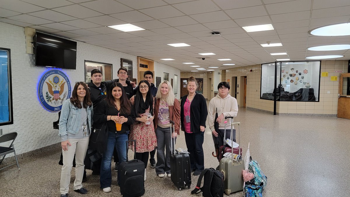 JeanetteCollet1's tweet photo. Touring Princeton with our UK colleagues, anticipating our International Stan-x research conference tomorrow @CommackSchools #StanMack @HaileyburyUK https://t.co/y5w52FmQHy