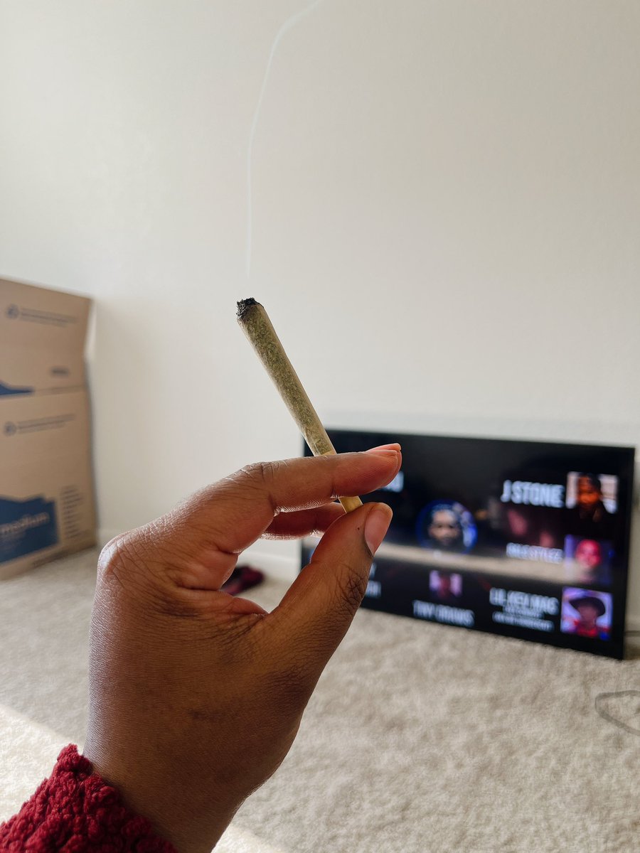 cannamigas's tweet photo. On my me day yesterday I stopped by @LifeFlower_CO for a pre-roll. It’s still my happy place 🤗 https://t.co/kcnRrvEM3o