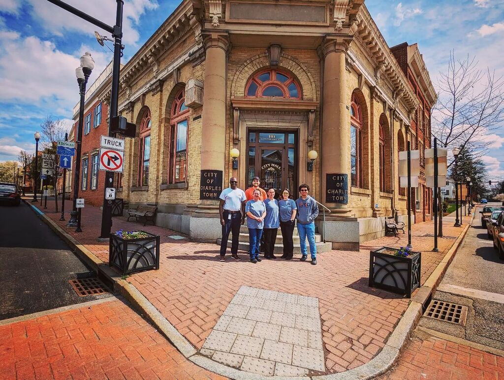 SVGclean's tweet photo. #TeamSVGclean working in the City we love! #charlestownwv https://t.co/HUaVuV302Y https://t.co/B1NeGMHUsS