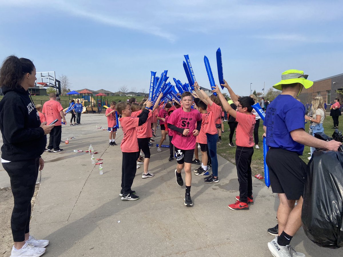 PEforlife's tweet image. Our Shine for @ShulerElem fun run was awesome! @ShulerElemPto did an awesome job of organizing. Thanks to all the families and local businesses for donating money towards our school! #shulershines