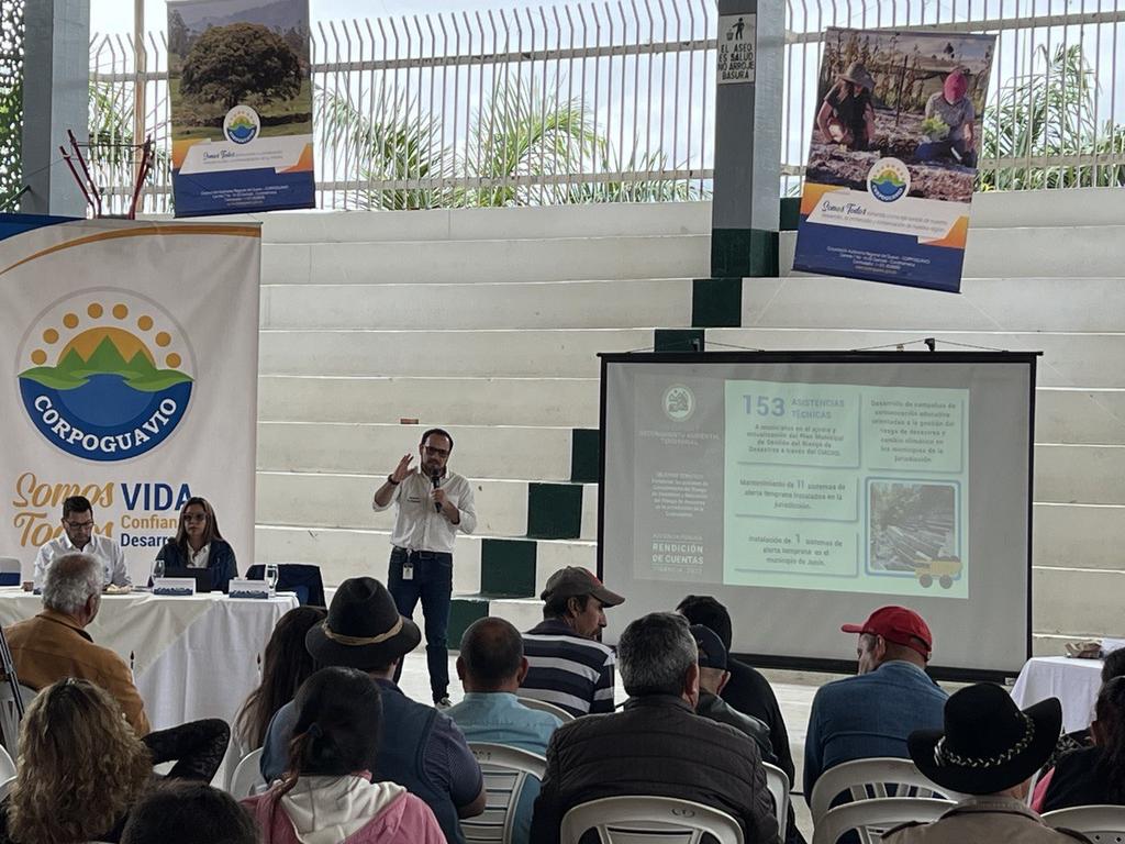 diegolchala's tweet photo. Agradecimiento a la @FomequeAlcaldia y su comunidad por el apoyo en el desarrollo de la audiencia pública así como el compromiso de los representantes del municipio de #Ubala zona B y #Medina, una jornada que deja  nuevas responsabilidades para el cierre de este plan de acción. https://t.co/9ahvCum7zk
