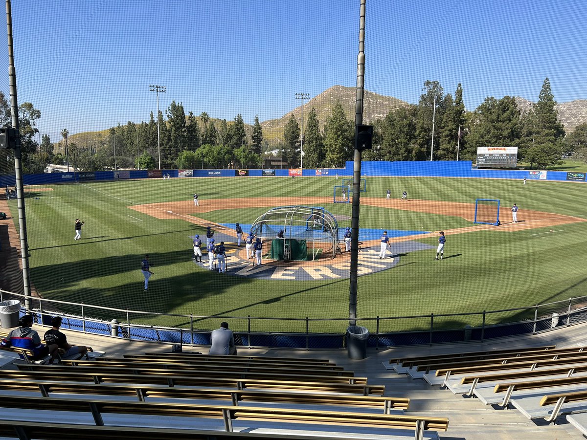 Joshontheradio's tweet photo. #BroadcastView - @HawaiiBaseball at UC Riverside. We’ll be on the air at 3:02 pm on @ESPNHonolulu! https://t.co/wKYfJV1GIv