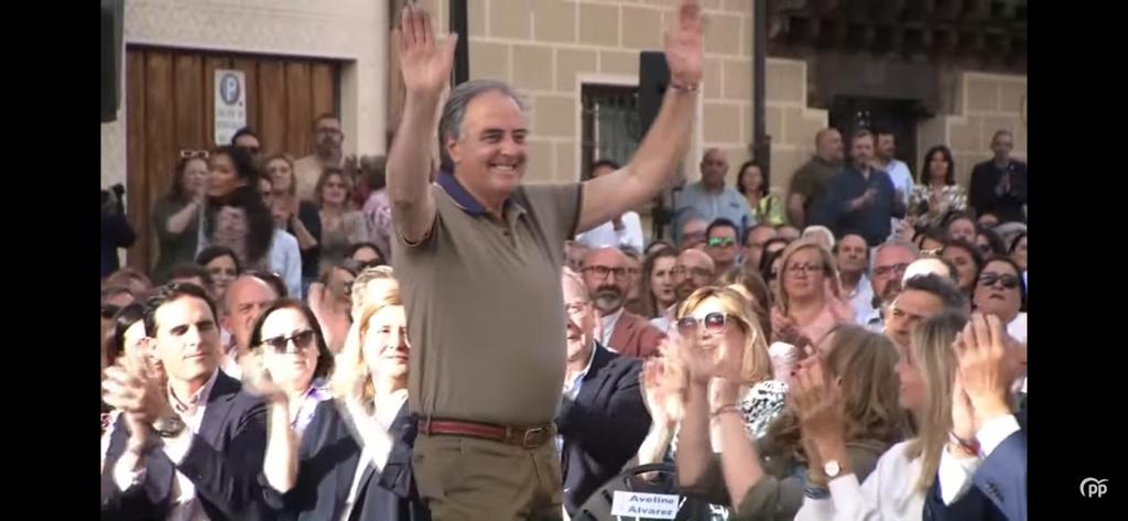 Hoy junto al acueducto romano de #Segovia, y en presencia de nuestros presidentes Nacional y Regional se ha presentado la candidatura de #LagunaDeDuero con 
<a href="/_AvelinoAlvarez/">Avelino Álvarez Pérez</a> como candidato.
#LagunaDeDueroEntreTodos