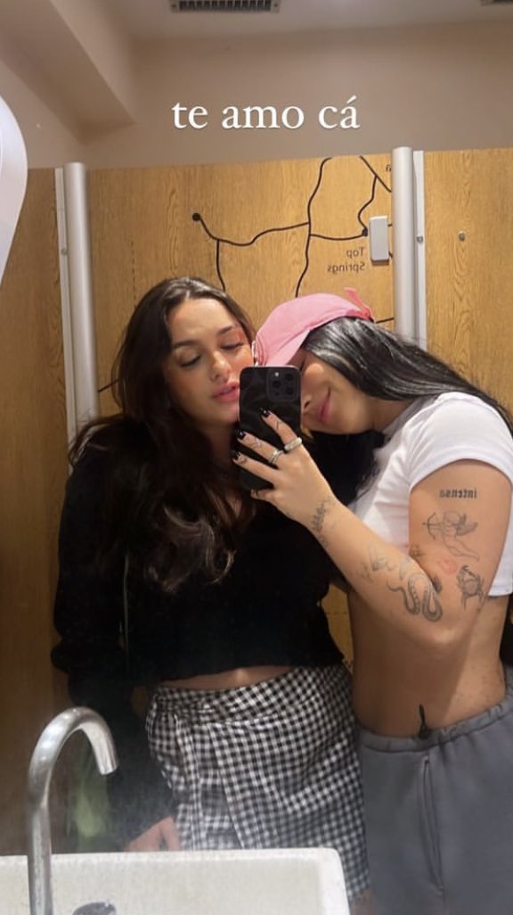 kropftattinha's tweet photo. EU AMO TIPO MT ESSA AMZD
@carolinepifferr @dudaakropf 🤍 https://t.co/FIpNeuaACf