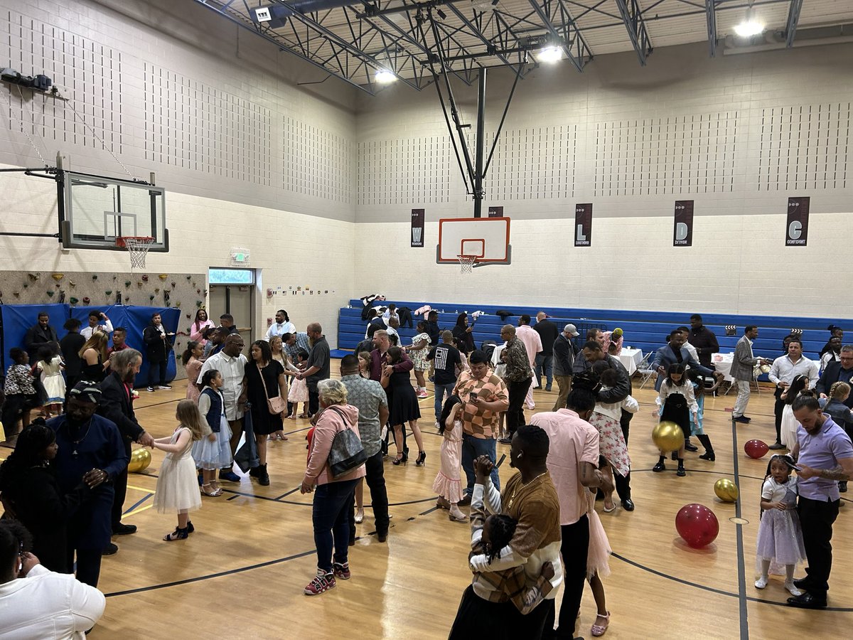 wle_elem1955's tweet photo. Our Father Daughter Dance was a BLAST!!! #wearewayne A great opportunity to create memories! https://t.co/AgSHgg8ljg
