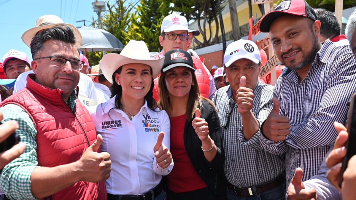 AlejandraDMV's tweet photo. ¡En #Zinacantepec hay muchas mujeres y hombres trabajadores! Como Gobernadora voy a trabajar en equipo y con mucha capacidad para hacer realidad del #SalarioFamiliar y que toda la familia tenga un apoyo para sus necesidades. #AleGobernadora #UnirEsResolver #VotALE https://t.co/TSqOu33YoA
