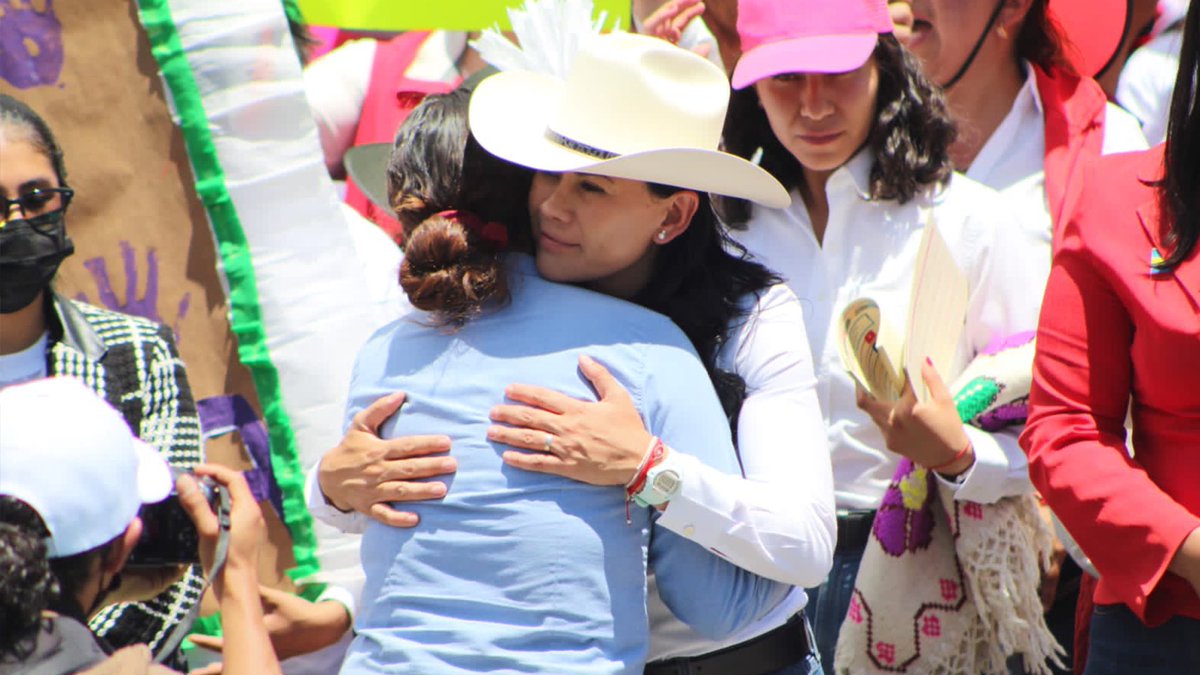 AlejandraDMV's tweet photo. ¡En #Zinacantepec hay muchas mujeres y hombres trabajadores! Como Gobernadora voy a trabajar en equipo y con mucha capacidad para hacer realidad del #SalarioFamiliar y que toda la familia tenga un apoyo para sus necesidades. #AleGobernadora #UnirEsResolver #VotALE https://t.co/TSqOu33YoA