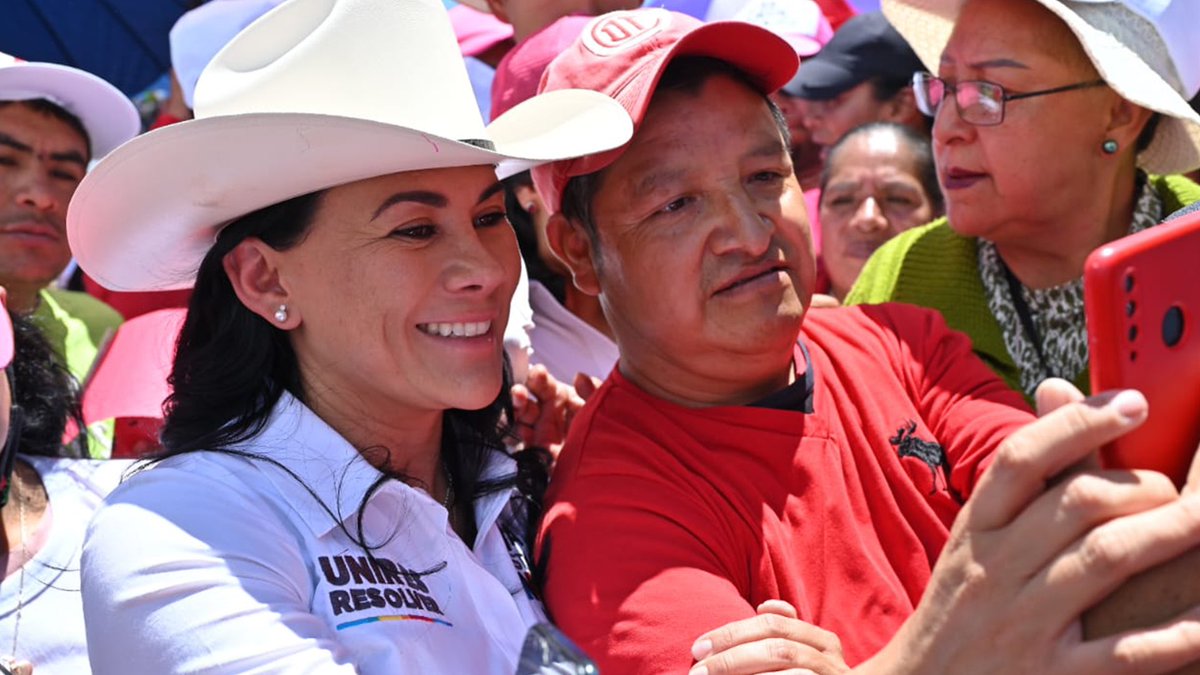 AlejandraDMV's tweet photo. ¡En #Zinacantepec hay muchas mujeres y hombres trabajadores! Como Gobernadora voy a trabajar en equipo y con mucha capacidad para hacer realidad del #SalarioFamiliar y que toda la familia tenga un apoyo para sus necesidades. #AleGobernadora #UnirEsResolver #VotALE https://t.co/TSqOu33YoA