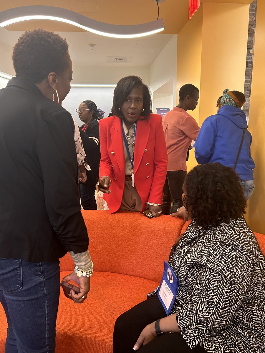 Day 1 Down! <a href="/SimmonsUniv/">Simmons University</a> <a href="/SimmonsAlumni/">Simmons Alumnae/i</a> #BAS2023