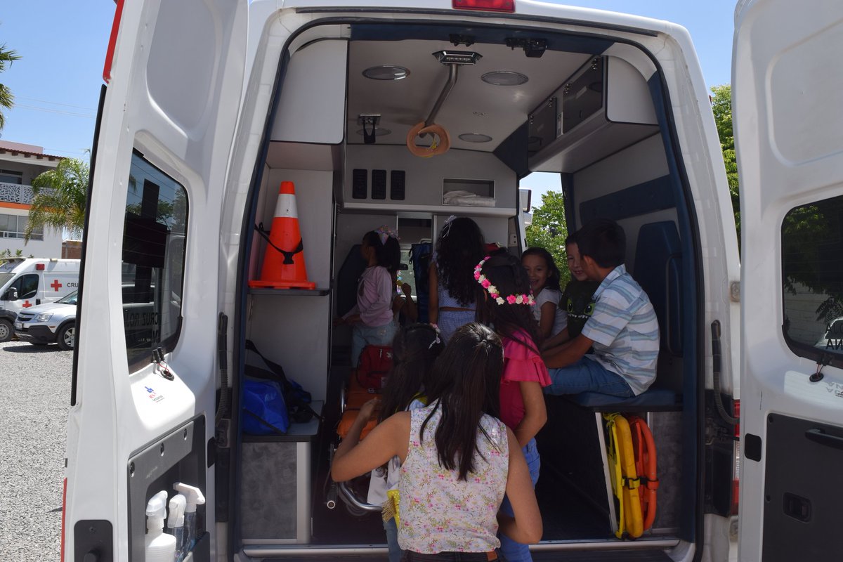 CruzRojasilao's tweet photo. #Diadelniñoyniña
El día de hoy, la delegación de Cruz Roja Silao, celebro a los niños y niñas.
Brindándoles muchas sorpresas y alegría a cada uno de ello.
Gracias a #TeatroGuiñol y #SAPAS por ser participe de este evento.
🎊🧒👧🪀🧸🎉🎂 https://t.co/aPqQS3XvKL