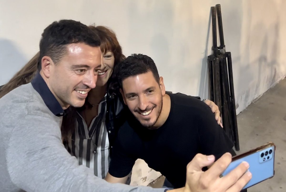 ferrermarcos's tweet photo. Un gran líder para una gran ciudad!
No tengo dudas de que @rodrigodeloredo es el intendente que Córdoba necesita. Sé que su compromiso es inquebrantable y que va a liderar buscando un camino de cambio positivo, mirando hacia el futuro. 
Ahí estaré para acompañarte.
Cba #LaNúmero1 https://t.co/UE0RLqC6q6