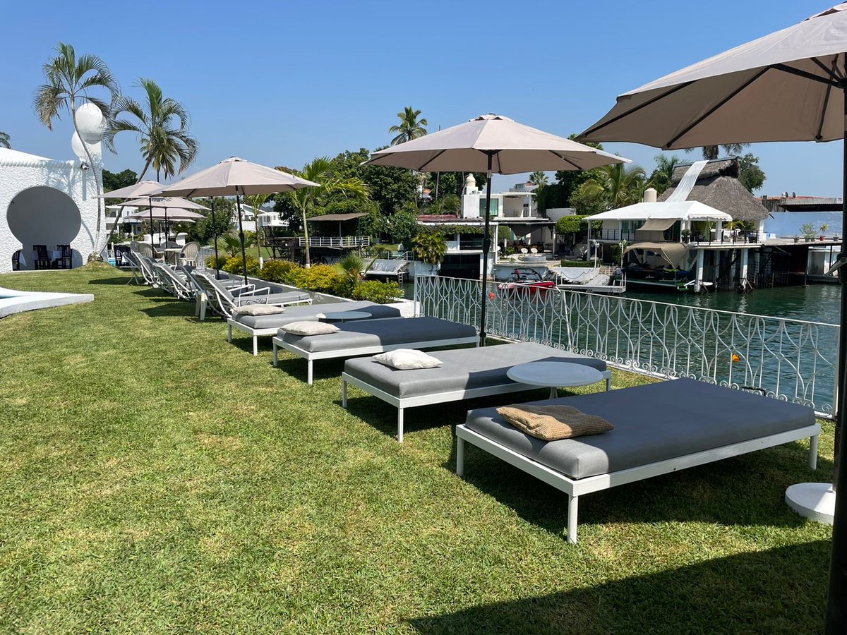 TeqAzuky's tweet photo. Beach club
Book now #english soplen https://t.co/WJfosm0cRs