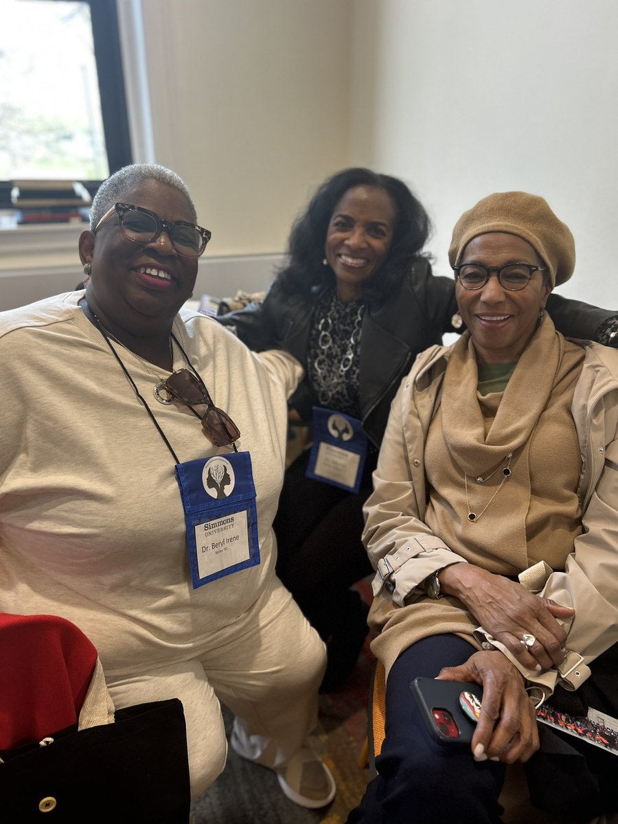 AAAA_Simmons's tweet photo. Day 1! Black Alumnae/i Symposium 2023 😍😍Check out our beautiful alumni! @SimmonsUniv @SimmonsAlumni #BAS2023 https://t.co/FMHOolf2sZ