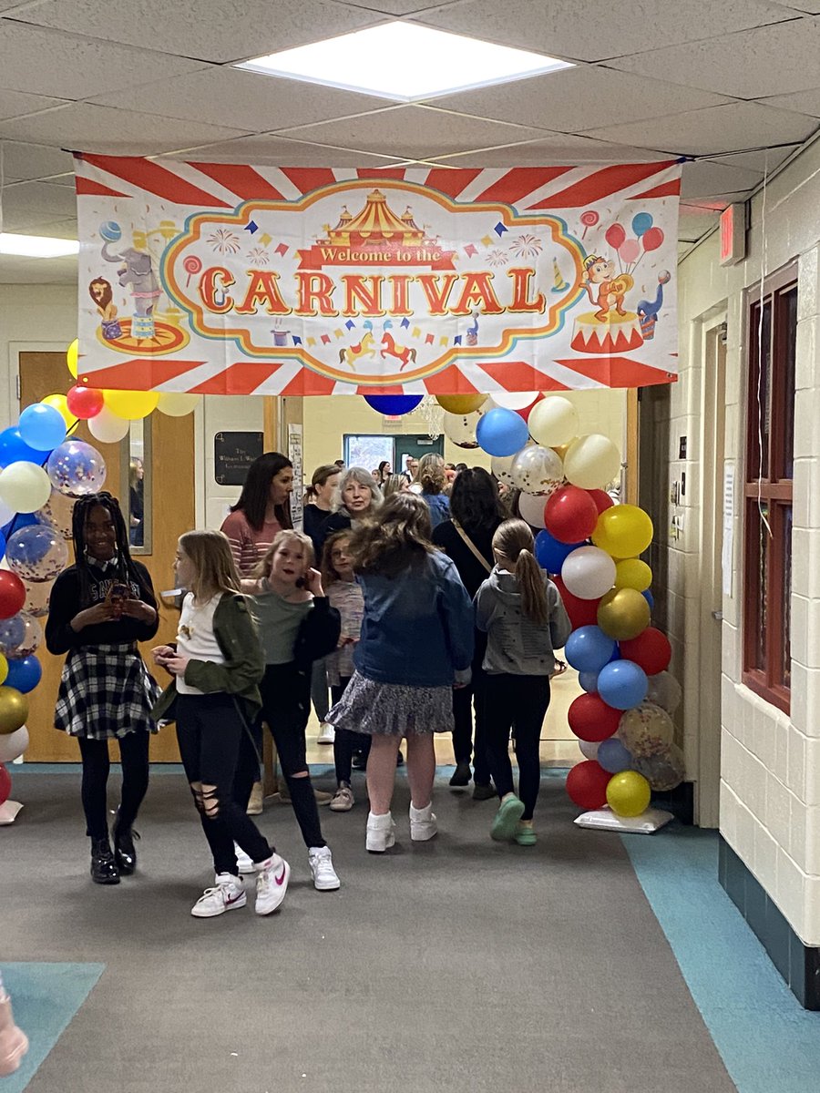 principal_olson's tweet photo. Fun carnival day @heritage_34   Great to see our families enjoy each other’s company. https://t.co/i4DBCkh8C4
