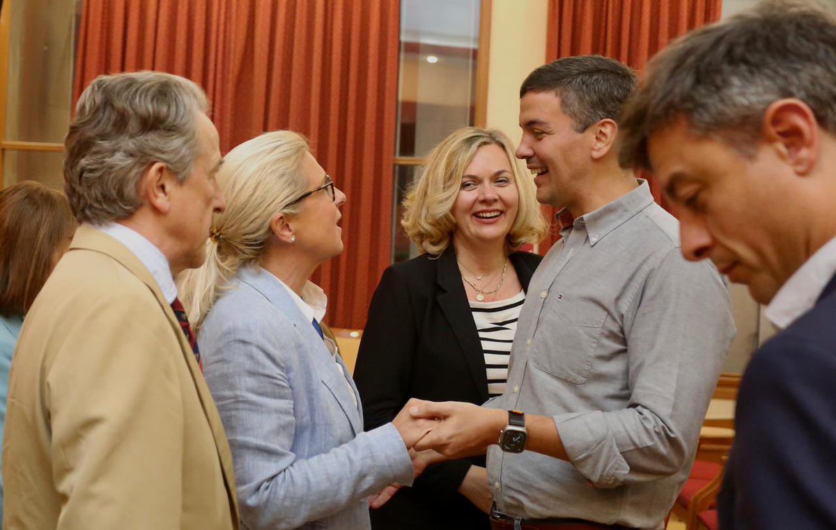 SantiPenap's tweet photo. Conversé con observadores del Parlamento Europeo de los preparativos para este domingo y de mi visión de país que vamos a construir para que todos los paraguayos estén mejor. https://t.co/AAiHEi0sV8