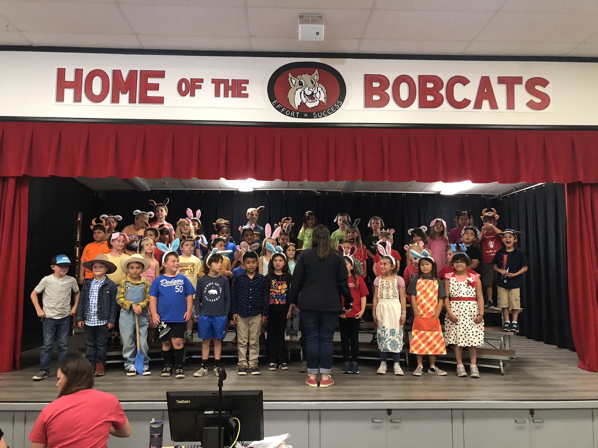 StewartBobcats's tweet photo. We “hopped” right through our first performance on stage!  Great job firsties! @BanyanBobcats https://t.co/U4SHGbmc6K