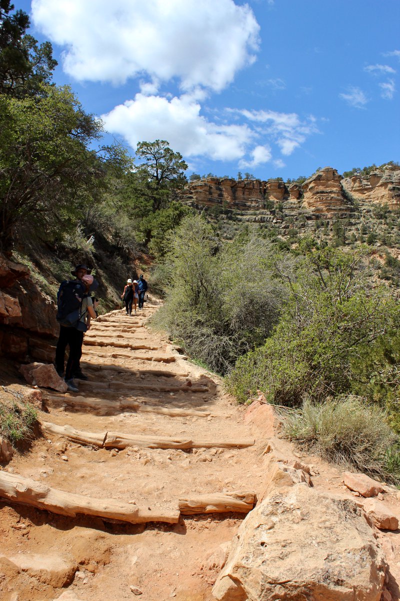 Bright Angel Trail in Grand Canyon .