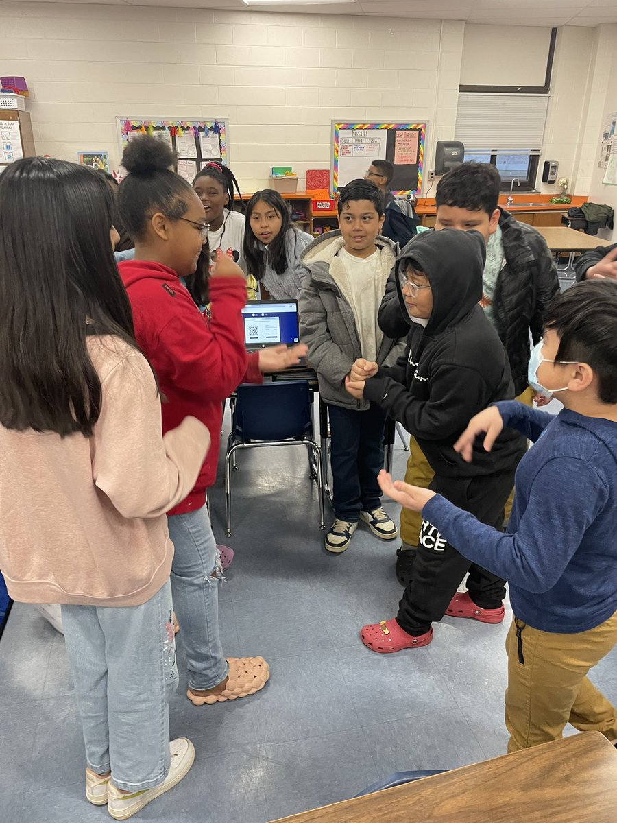 MrsFranklin18's tweet photo. Intense rock paper scissors competition today! If we lost, we had to go cheer on our opponent at their next challenge! @rhandrewselem https://t.co/fRC6dKOmnL