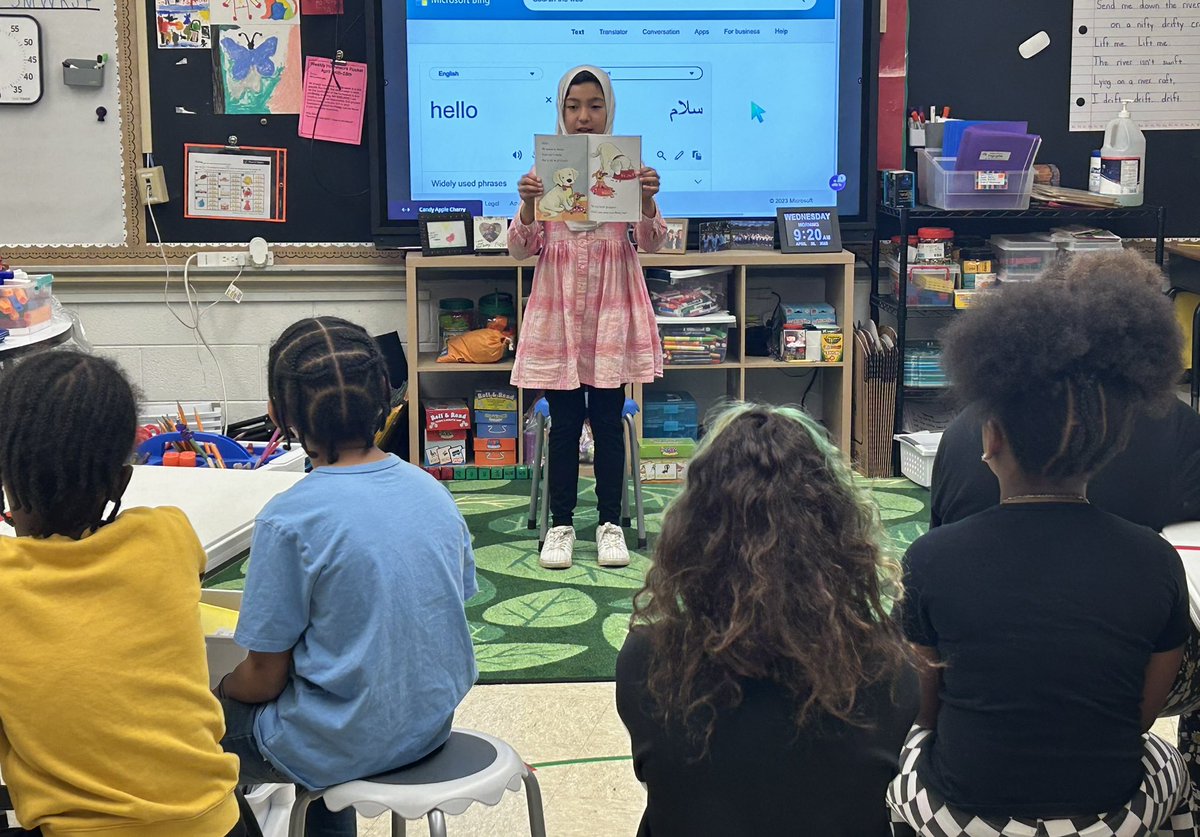 Liz_A_Hester's tweet image. Students in Mrs. Slade’s class had a special guest reader this week! One of her former students came back from 3rd grade to read a book and model her fluent reading! #relationships #WeAreHCS @CJSmithSharks @SladeLuvs2tch @HCS_TitleI