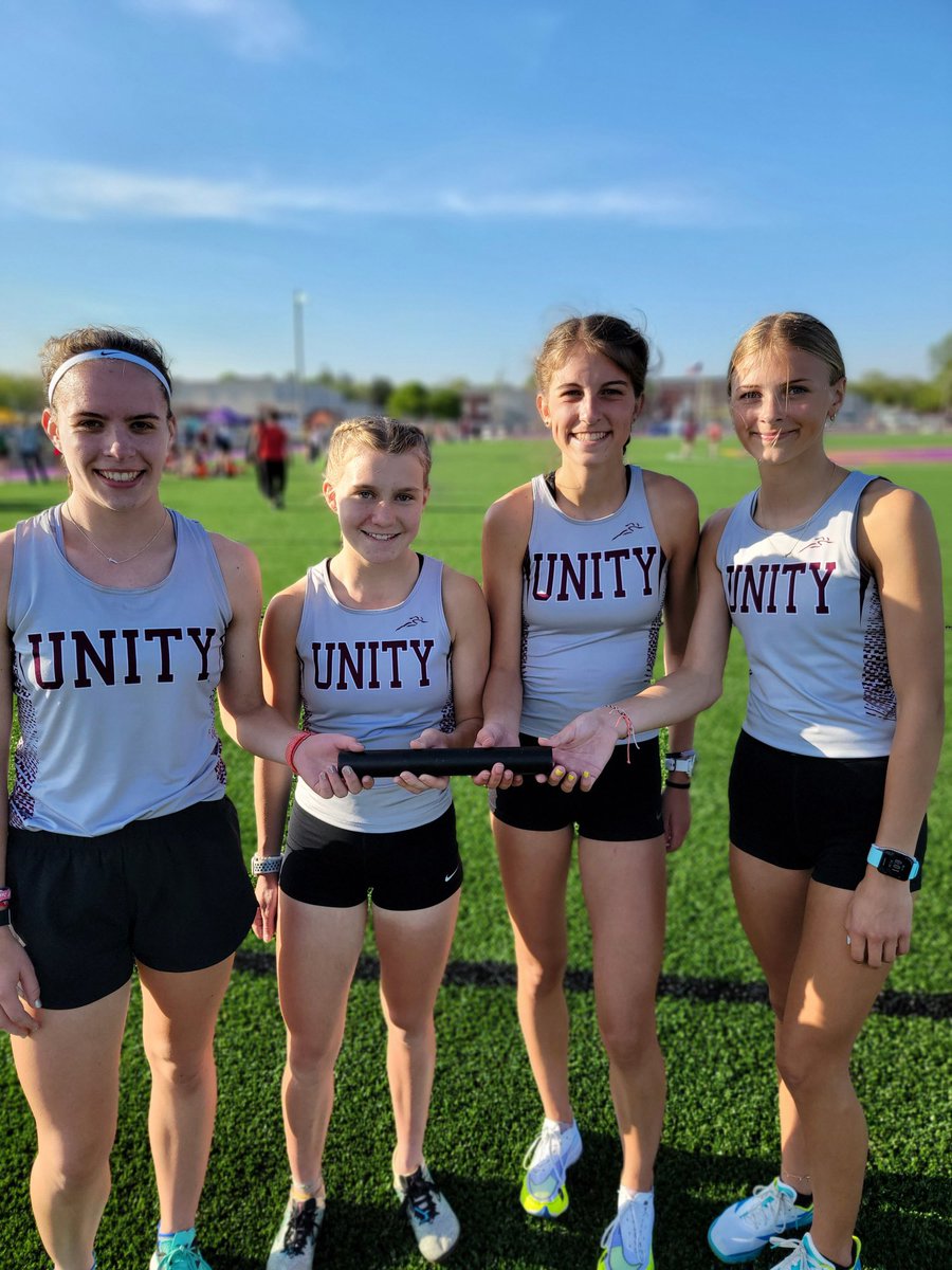 uhscrosscountry's tweet photo. 4x8 was on fire tonight! New school record! 9:34.32 https://t.co/eXxwmumtRr