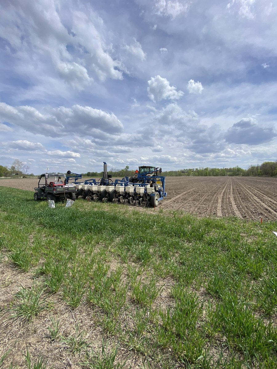 D_Carpenter41's tweet photo. #Plant2023 rolls on! A few more @PioneerSeeds corn PKP plots in this week and soybean planting progress has picked up to a full pace. Soaking it all in. 100% potential. Grower based team effort. #LetsRide #SeeTheLeaders https://t.co/AyuYPmvsd4